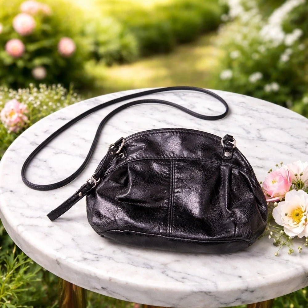Fossil Black Leather‎ Crossbody Bag Small Pleated Metallic Pouch Keyhole Logo